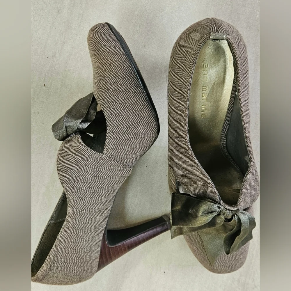 🌟 Rare Herringbone Gray Knit Pump Heels With Satin Bow🌟 - Picture 2 of 13